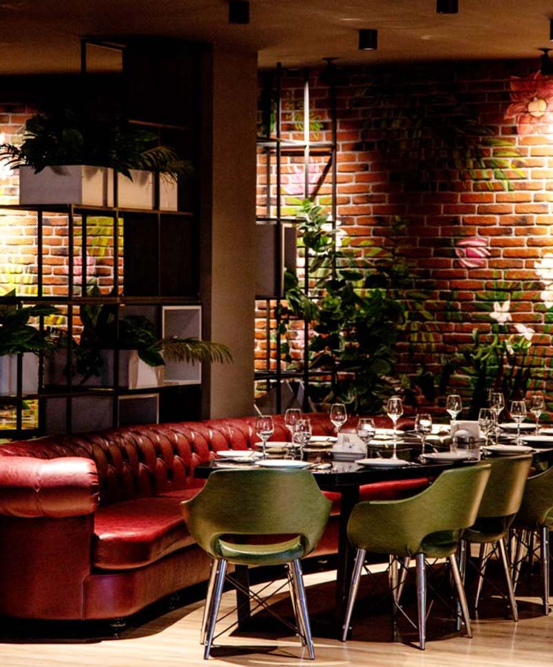 Sala privada en alquiler para cumpleaños con música y zona de descanso